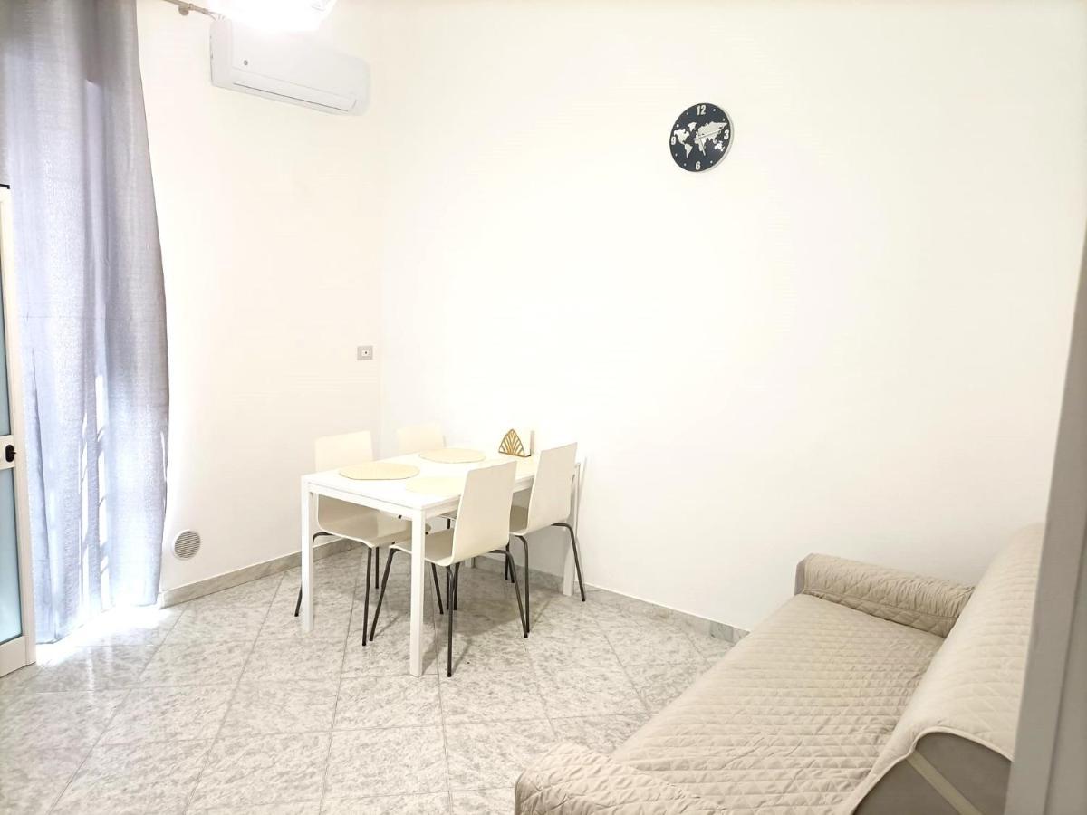Newhouse Class Bari Buitenkant foto